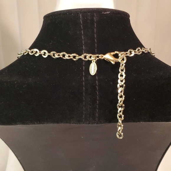 ⚜️GOLD TONE SINGLE STRAND NECKLACE w/3 BEADED TASSELS⚜️ - Picture 4 of 4